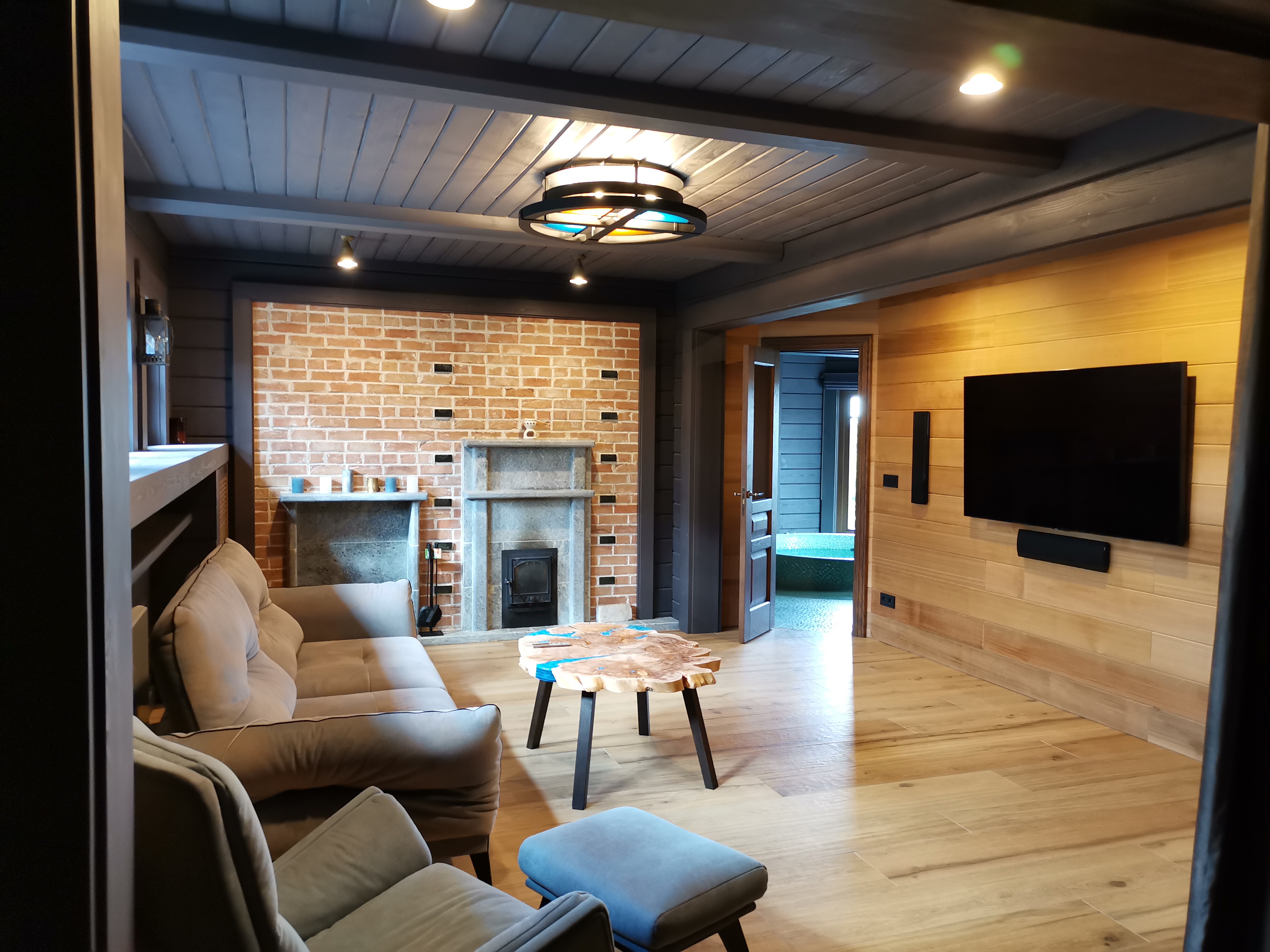 Установка камер в доме с современным интерьером